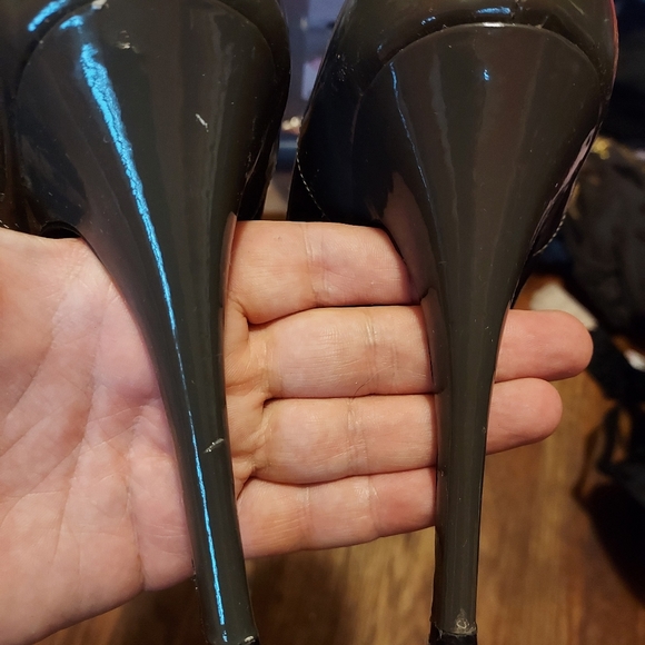 Grey Guess platform heels.  Size 10 - Picture 3 of 5